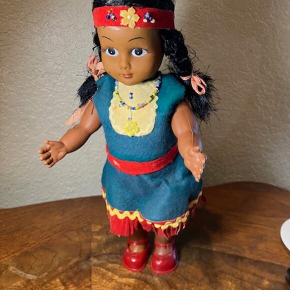 Vintage 1950's Poseable Native American Doll 11" Made in Hong Kong - Picture 6 of 7